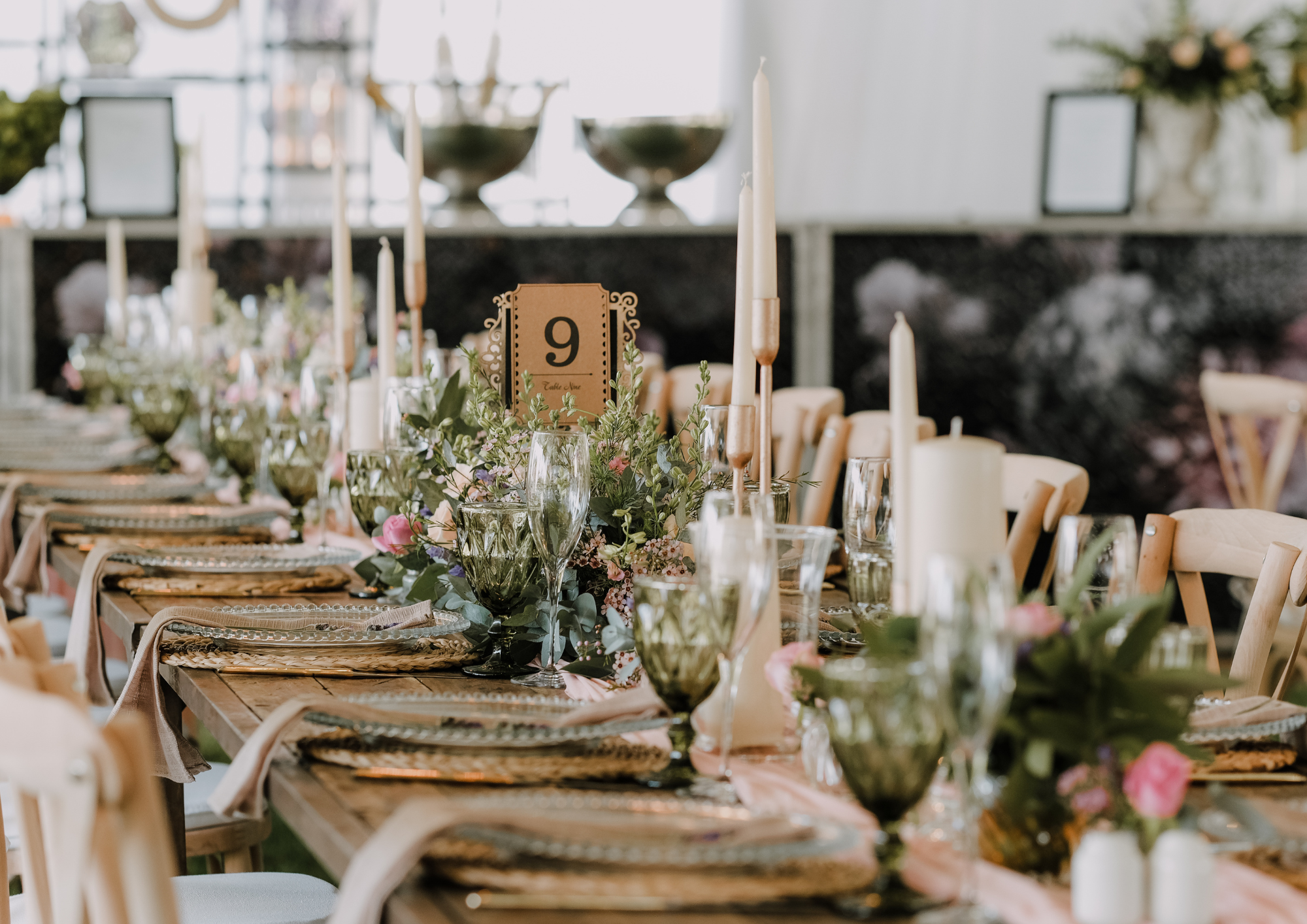 udekorowany stół weselny